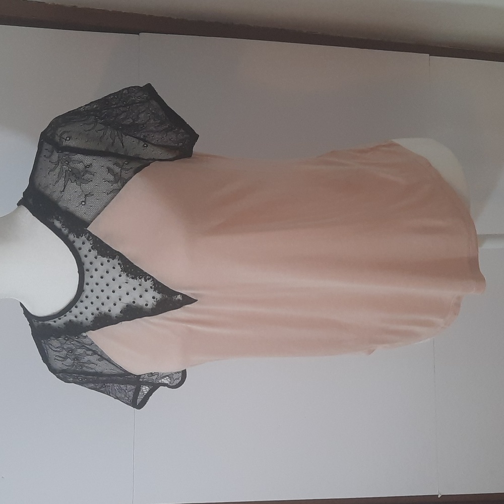 H&M coral top with black lace sleeves women's size medium